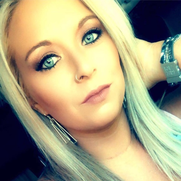 Meet your Posher, Renee - Picture 2 of 2